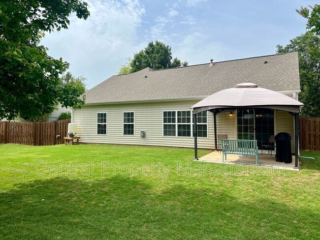 Building Photo - 952 Breezewood Ct