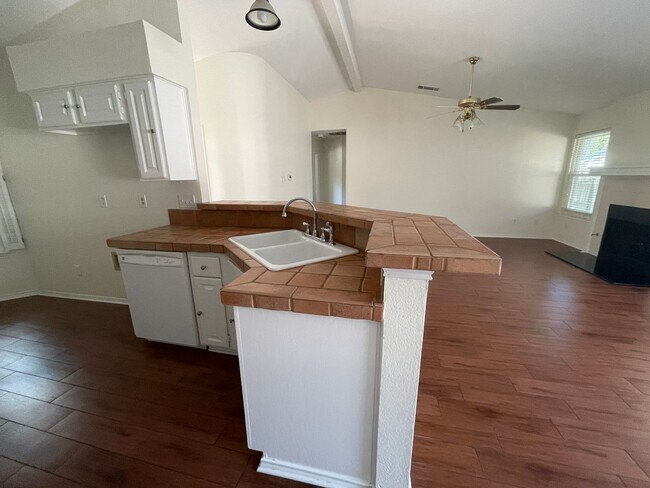 Building Photo - Lovely 4/2 home on a quiet street in the heart of Cedar Park!