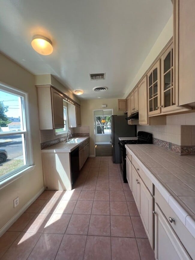 Building Photo - Charming 3 Bedroom 2 Bathroom Van Nuys Pool Home! Ready For Move-In!