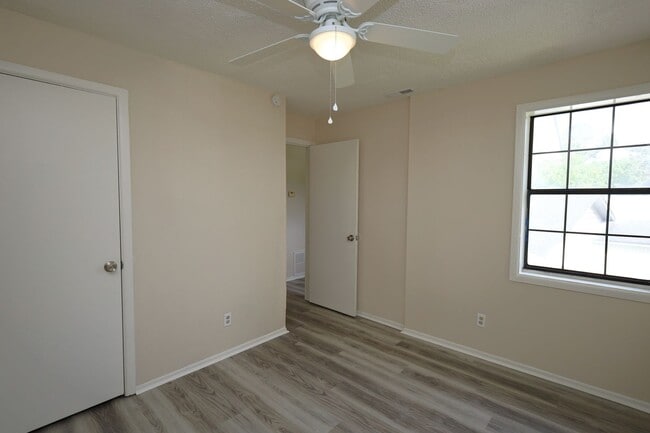 Building Photo - 2820 Kirkwood Cir