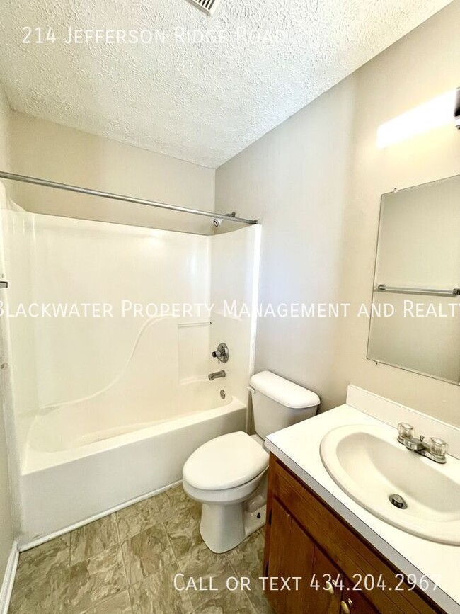 Building Photo - 214 Jefferson Ridge Rd