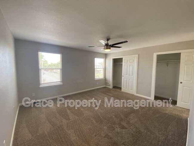 Building Photo - 9371 Bellaire Dr