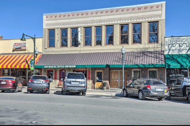 Building Photo - 118-120-120 N LBJ Dr