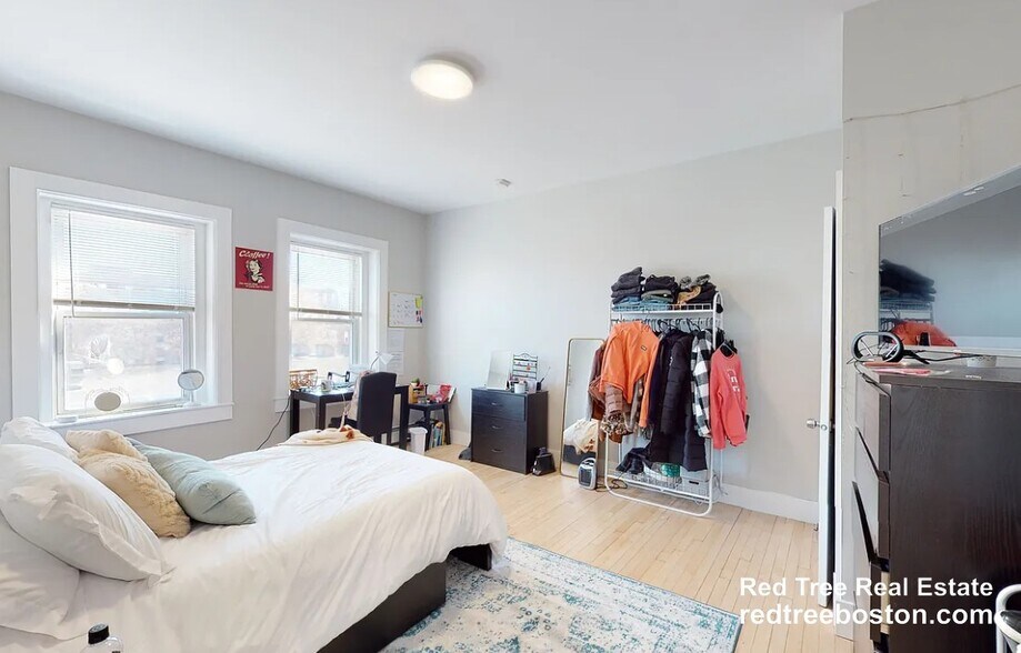 Building Photo - 1284 Commonwealth Ave