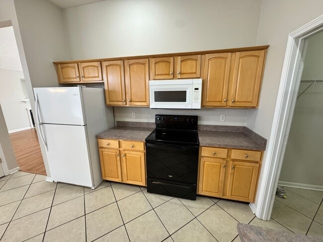 Building Photo - Comfortable 2-Bed, 2-Bath Home