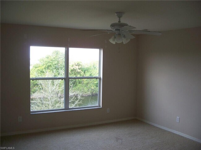 Building Photo - 216 NW 26th Ave