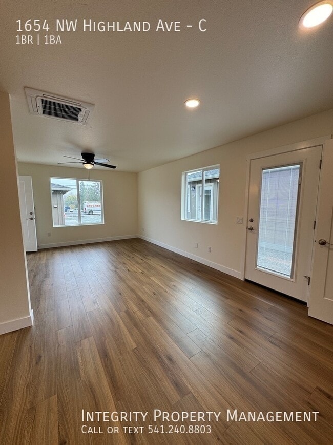 Building Photo - 1654 NW Highland Ave