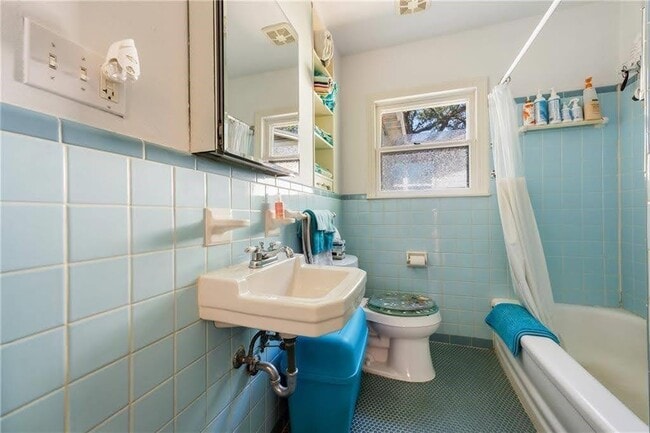 Building Photo - 4407 Lareina Dr