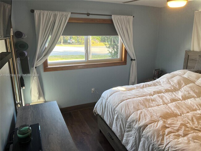 Building Photo - 8801 SW 42nd St