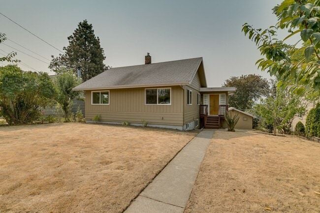 Primary Photo - Water View Kirkland home West of Market st...