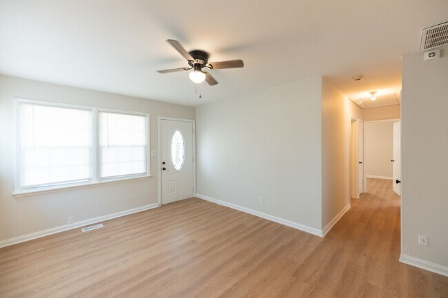 Building Photo - Updated 3 Bed 2 Bath Home in Greensboro