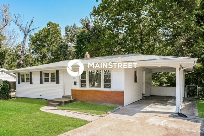 Building Photo - 3 Bedroom Pet-Friendly Home in St. Louis, MO with Main Street Renewal