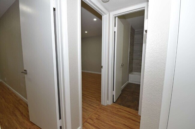 Building Photo - Stunning 2-Bedroom Condo 2nd Floor at The Lakes!