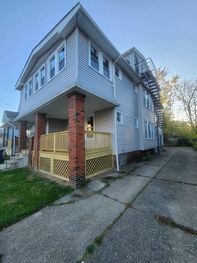 Building Photo - 3658 E 143rd St