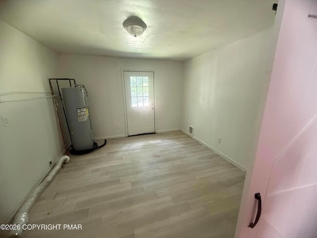 Building Photo - 2186 Spring Dr