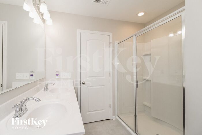 Building Photo - 4121 Medina Ct