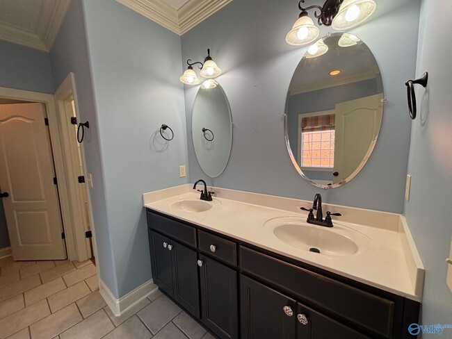 Building Photo - 15110 Lakeside Trail SW