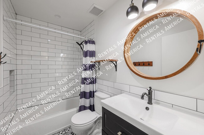 Building Photo - 1360 W Esplanade St