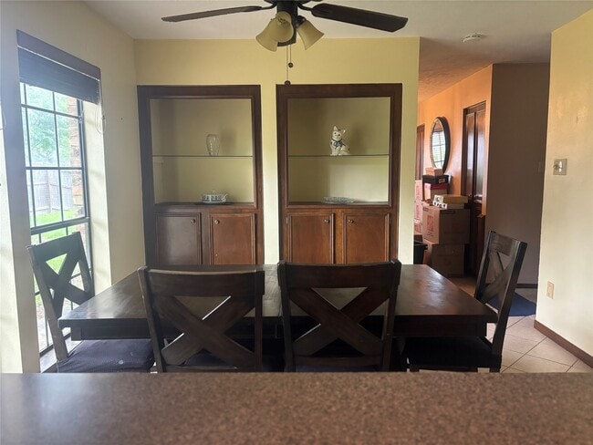 Building Photo - 9948 Twin Shores Dr