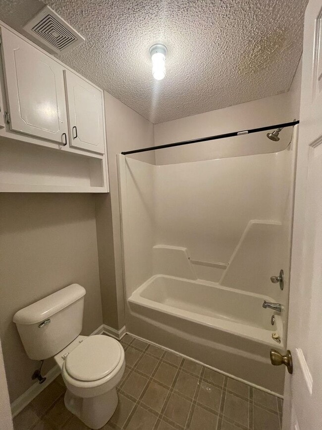 Building Photo - Briarwood West!!!  1/2 OFF FIRST MONTH REN...
