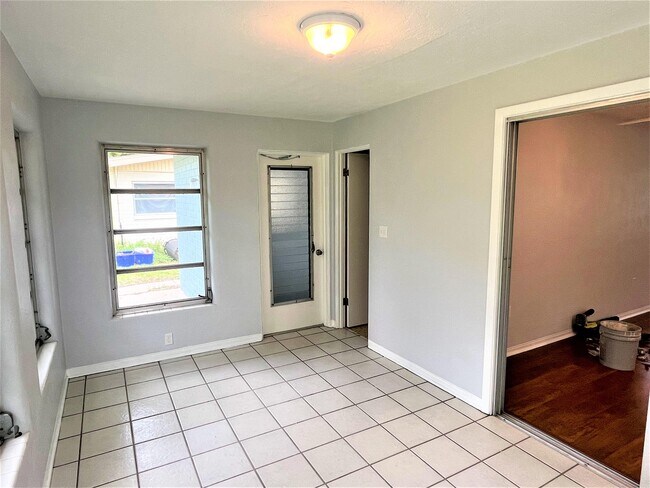 Building Photo - 305 Trudgeon Dr