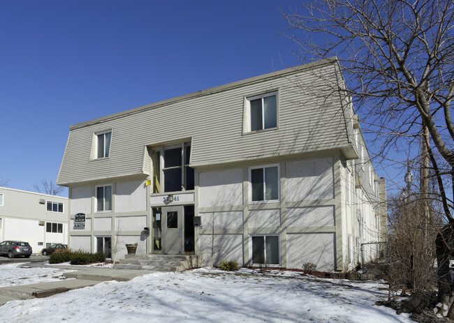 Primary Photo - 2741 Pillsbury Ave
