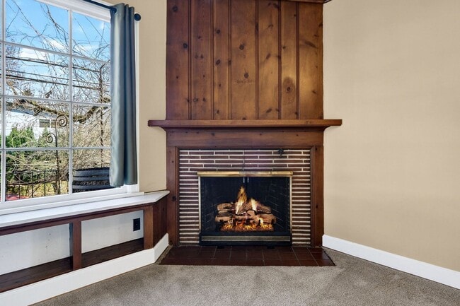 Building Photo - 713 SE 27th Ave