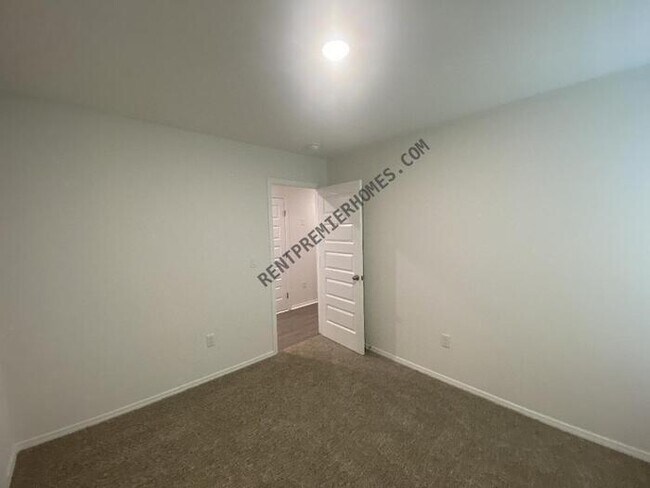 Building Photo - 103 E Fredonia Ct