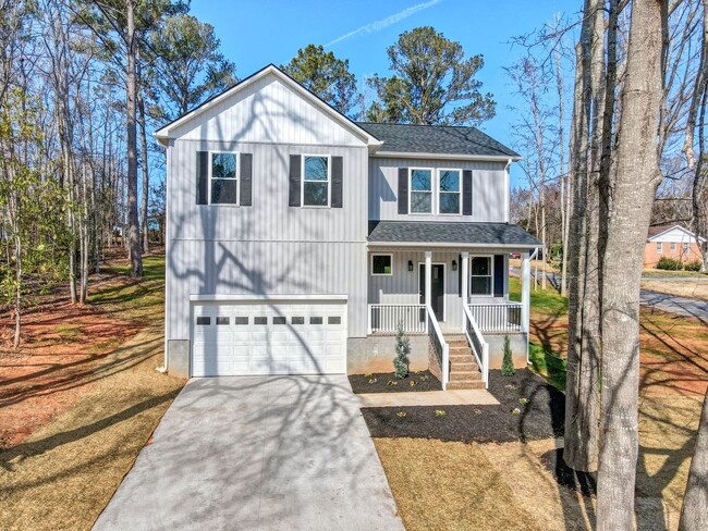 Building Photo - Stunning 4 Bedroom Home in Laurens