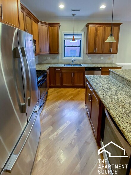 Building Photo - 3231 N Kenmore Ave