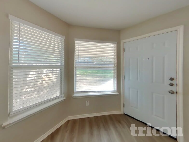 Building Photo - 10411 Trotters Bay
