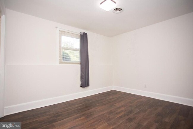 Building Photo - 115 Woodland Rd
