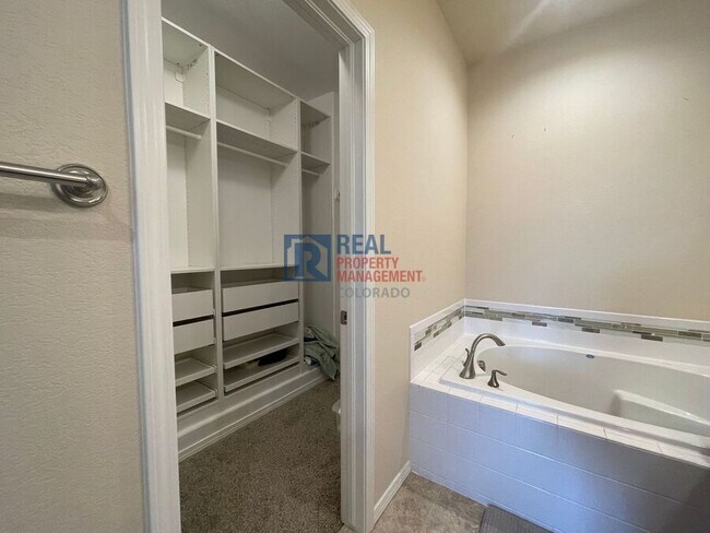 Building Photo - 10470 Mount Emerald Dr