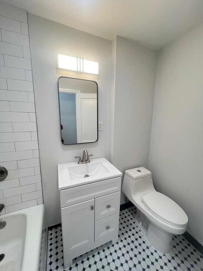 Building Photo - 343 Pavonia Ave