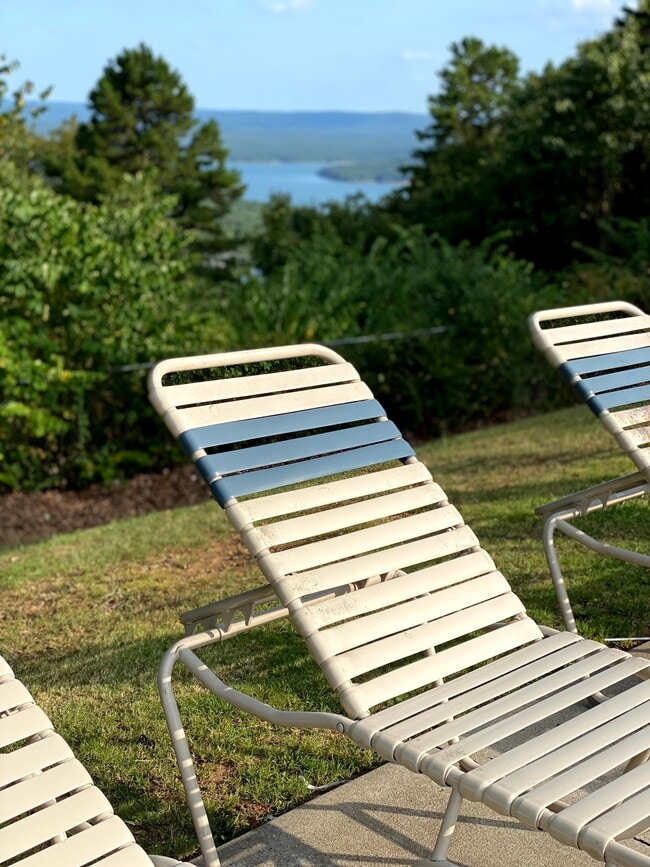 Building Photo - 601 Dave Creek Pky