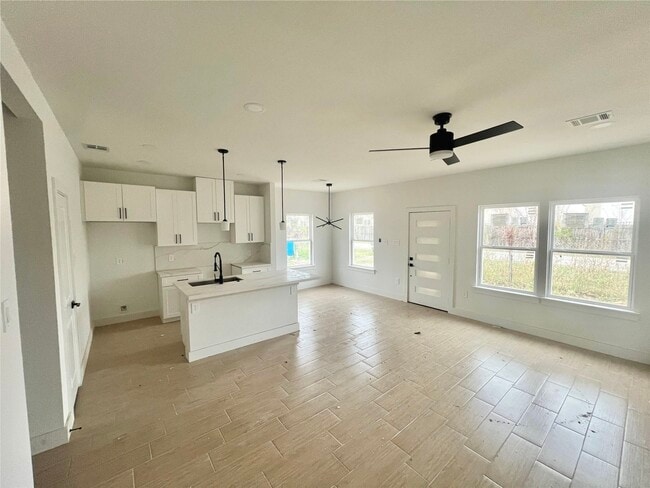 Building Photo - 5710 Delmack St