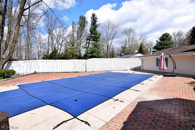 Building Photo - 381 Hickory Hill Rd