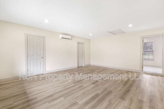 Building Photo - 106 Laurel Oaks