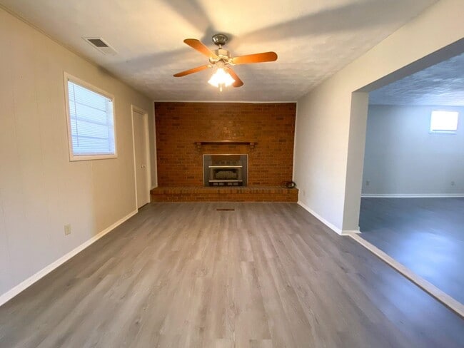Building Photo - 241 Montelo Rd