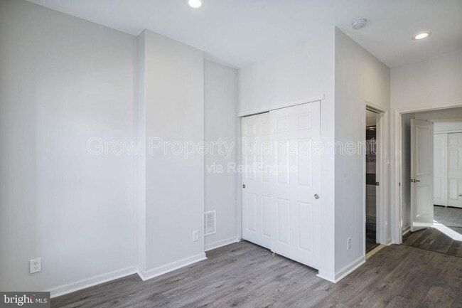 Building Photo - 2028 E Firth St