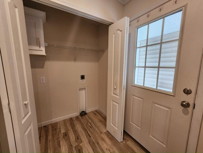 Building Photo - 215 Caviller Ct