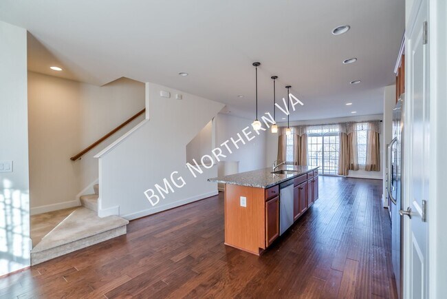 Building Photo - 8435 Girvan Ct