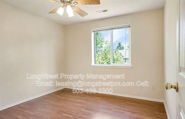 Building Photo - 332 NE Carmen Pl