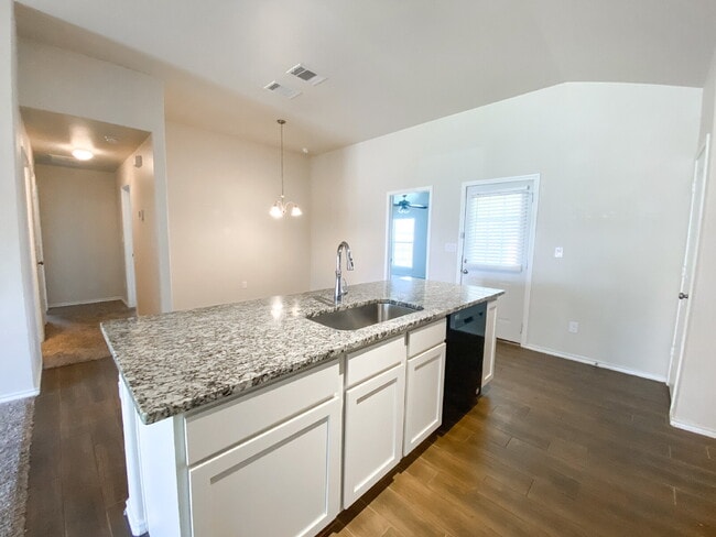 Building Photo - 3/2/2 Home in Windstone!