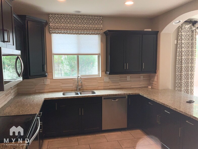 Building Photo - 9430 S 34th Ln