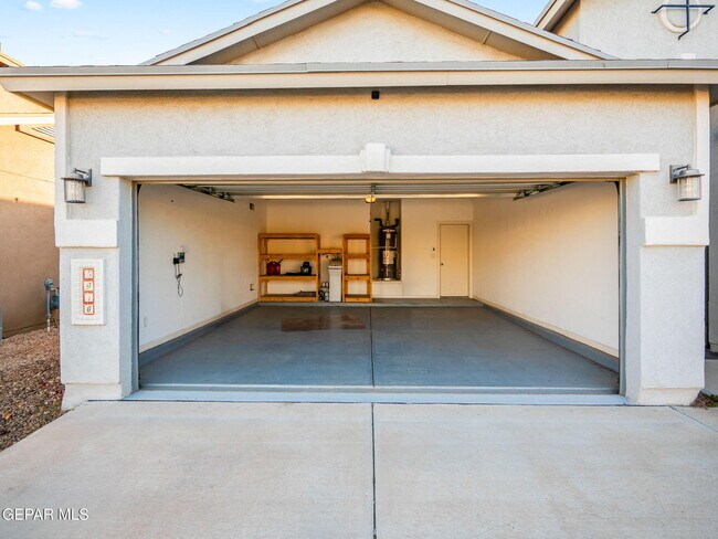 Building Photo - 5916 Hidden Acres Dr