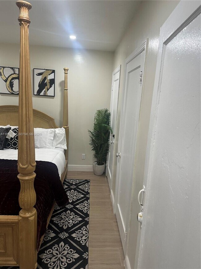 Building Photo - 13035 NE 7th Ave