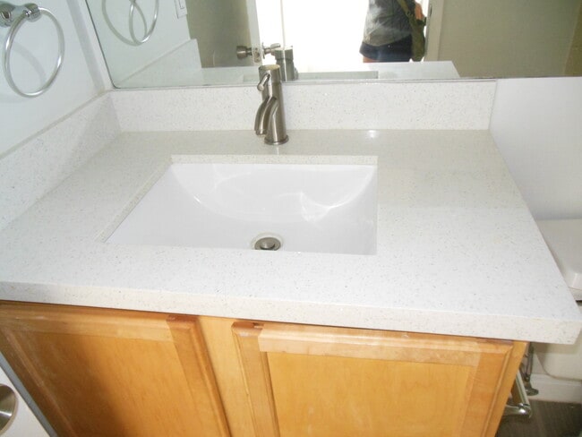 Building Photo - TWO BEDROOM TWO BATHROOM! WATERFRONT COMMUNITY