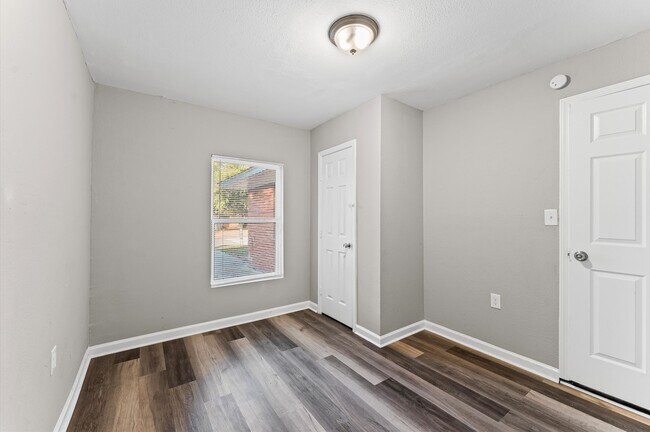 Building Photo - 3034 Akard St