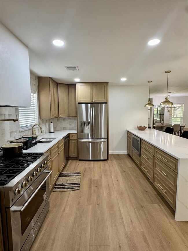 Building Photo - 10907 Olympia Dr